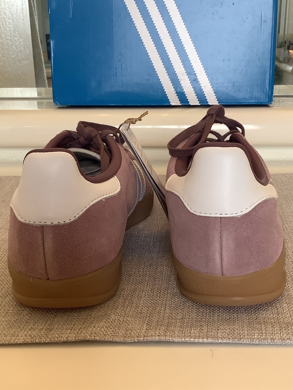 adidas Women’s Gazelle Sneakers in Shadow Fig, size 7.5 - Picture 5 of 10